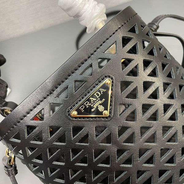 【人気商品】プラダ パニエ ミニバッグ 偽物カットアウト モチーフ 1BA2172CY