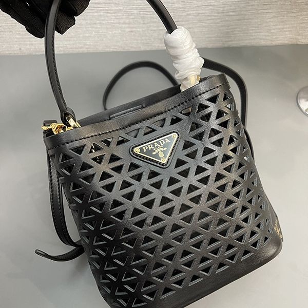 【人気商品】プラダ パニエ ミニバッグ 偽物カットアウト モチーフ 1BA2172CY