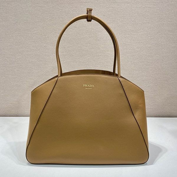 目を惹くカラー プラダ ラージ レザー トートバッグ pui21265