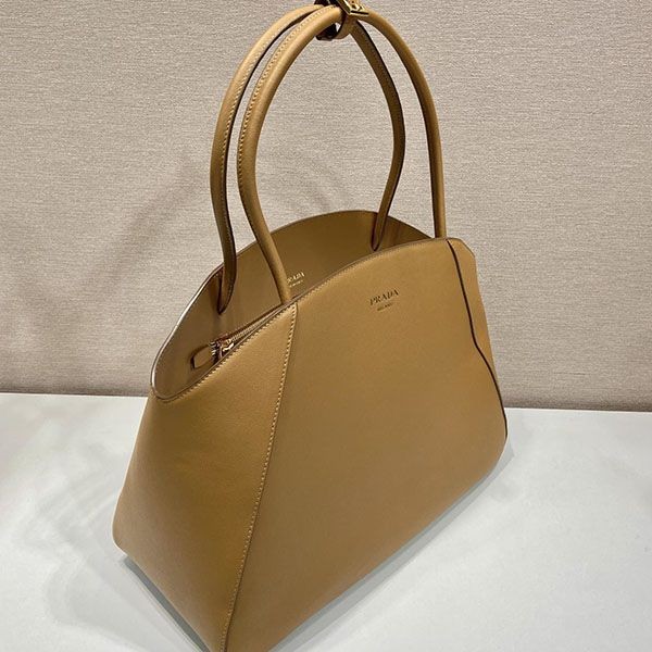 目を惹くカラー プラダ ラージ レザー トートバッグ pui21265