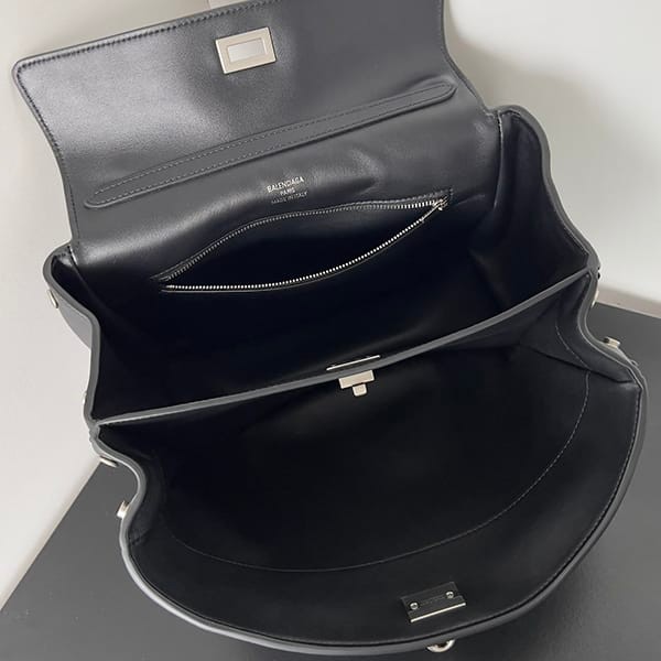 確保済みバレンシアガ RODEO ミディアム ユーズドエフェクト チャーム フェイク bag19127