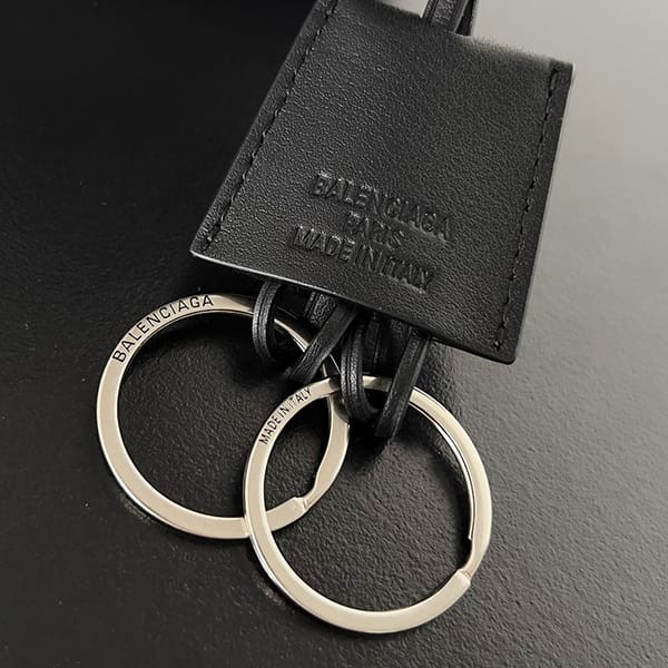 確保済みバレンシアガ RODEO ミディアム ユーズドエフェクト チャーム フェイク bag19127