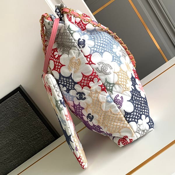 新デザインシャネル 22スモールバッグ CCマーク 花柄刺繍 レプリカ shr47794
