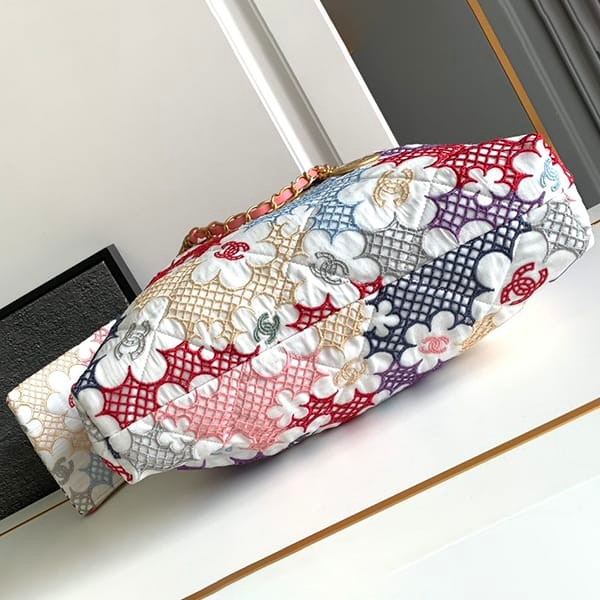 新デザインシャネル 22スモールバッグ CCマーク 花柄刺繍 レプリカ shr47794