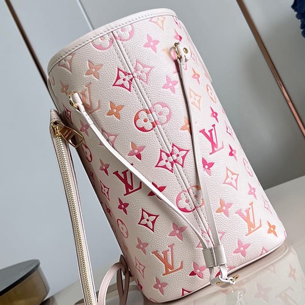 n級品 おすすめルイヴィトン パチモン ネヴァーフル ピンクグラデ モノグラムトートバッグ M47080