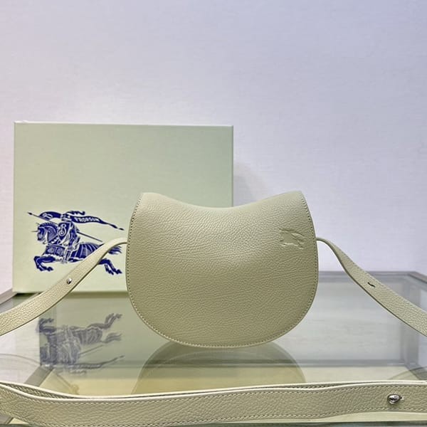入手困難バーバリー n級品 ロッキングホースミニバッグ Baz26631