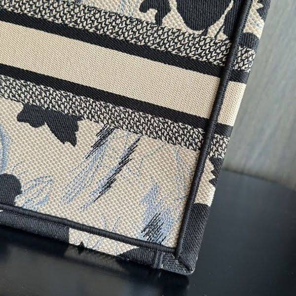 大人気！ディオール Book Tote バッグ n級 ミニ ストラップ付き dev48270