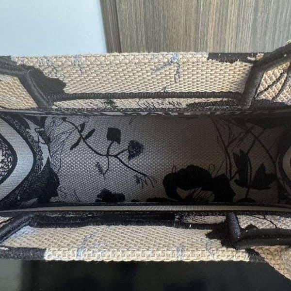 大人気！ディオール Book Tote バッグ n級 ミニ ストラップ付き dev48270