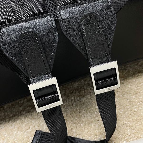 【フェンディ】バックパック コピーブラック＆グレーFFファブリック7VZ074A9X SF0R2A