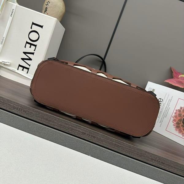 ギフトに最適ロエベ アナグラム カットアウト トート スモールバッグ フェイク lof37527