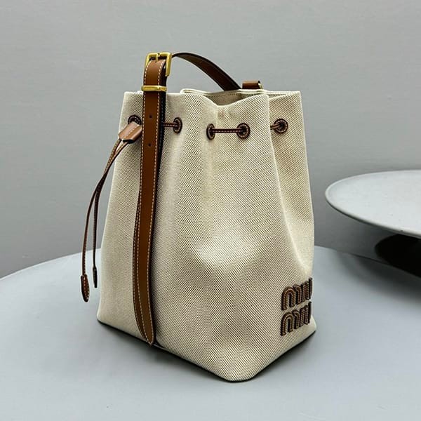 ★日本!!人気！ミュウミュウ n級品 キャンバスxレザー バケットバッグ myf93994