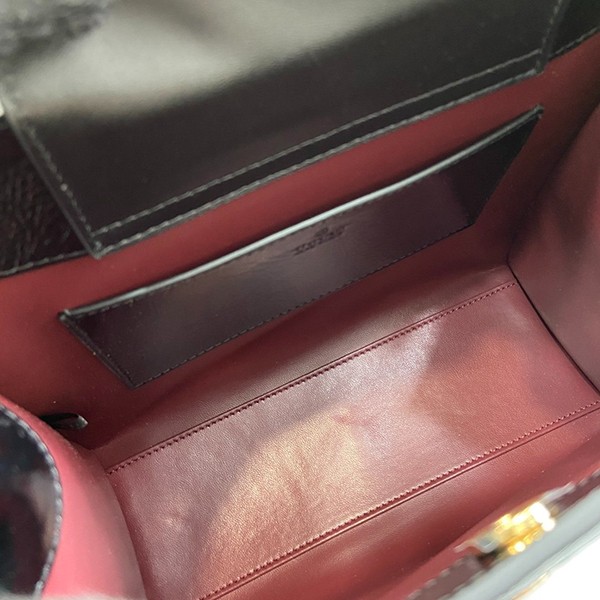 グッチ Diana Medium patent レザー トートバッグ 偽物 gud37036