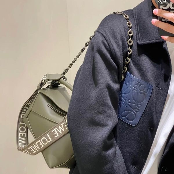 ロエベ チェーン ショルダーストラップ スーパーコピー lov37051