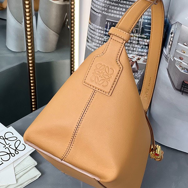 ロエベ ハンモック ミニ レザー ショルダーバッグ コピー ベージュ loe14351