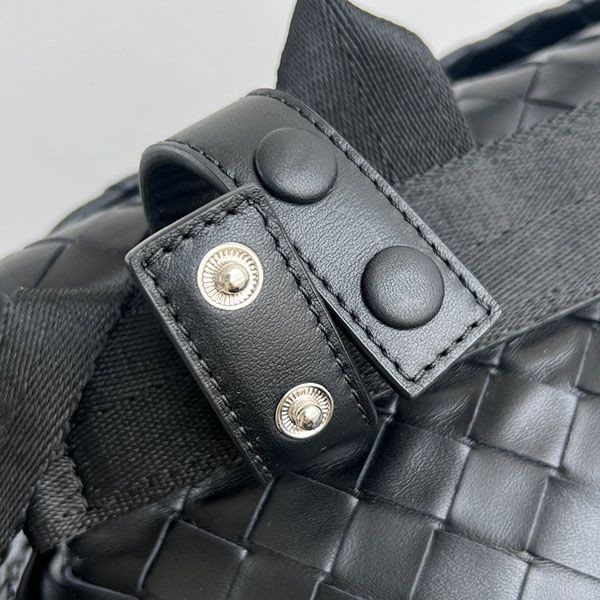 ボッテガヴェネタ ポスティーノ バッグ バックループ付き bof70408