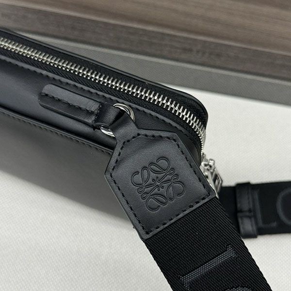 争奪戦 ロエベ バーティカル 偽物 クロスボディポケット サテンカーフ lor09873