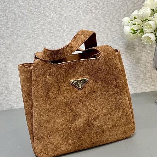 完売必至 プラダ 使いやすいサイズ感 ミディアム レザートート puy37852