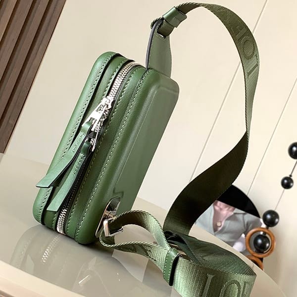 おすすめロエベ n級品 Molded Sling カーフスキン スリングバッグ loy71410