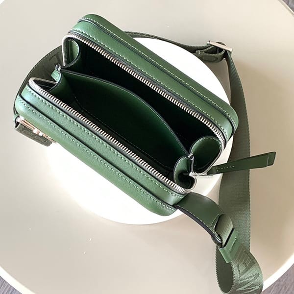 おすすめロエベ n級品 Molded Sling カーフスキン スリングバッグ loy71410