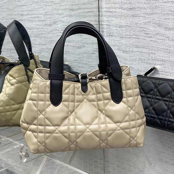 使い勝手良しディオール Toujours バッグ スーパーコピー ミディアム dea32633