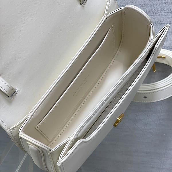 送料込ディオール 30 Montaigne Avenue トップハンドルバッグ 偽物 der37353