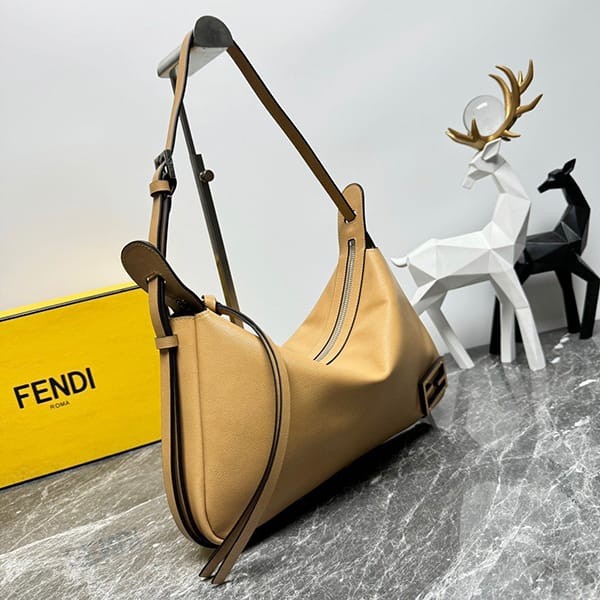 おすすめフェンディ シンプリーフェンディ スモール レザー ミニバッグ 偽物 fey53991