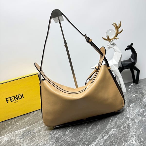 おすすめフェンディ シンプリーフェンディ スモール レザー ミニバッグ 偽物 fey53991