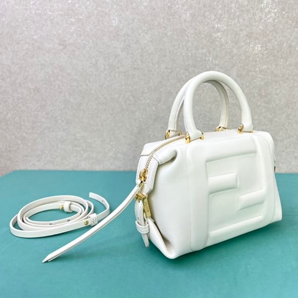 入手困難フェンディ スーパーコピー  FF Cube レザー ミニバッグ 4色 fey57620