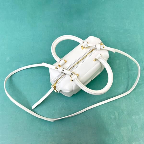 入手困難フェンディ スーパーコピー  FF Cube レザー ミニバッグ 4色 fey57620