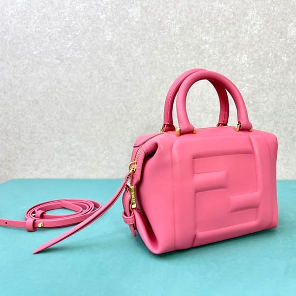 入手困難フェンディ スーパーコピー  FF Cube レザー ミニバッグ 4色 fey57620