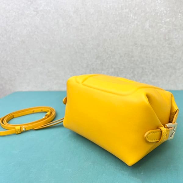 入手困難フェンディ スーパーコピー  FF Cube レザー ミニバッグ 4色 fey57620