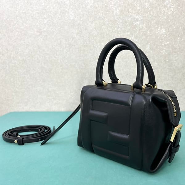 入手困難フェンディ スーパーコピー  FF Cube レザー ミニバッグ 4色 fey57620