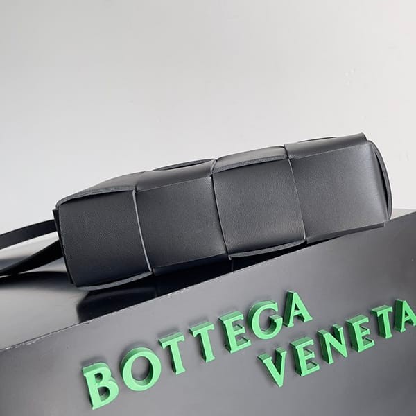 ★日本!!人気！ボッテガ ヴェネタ ミニ イーストウエスト アルコ トートバッグ コピー bor79019