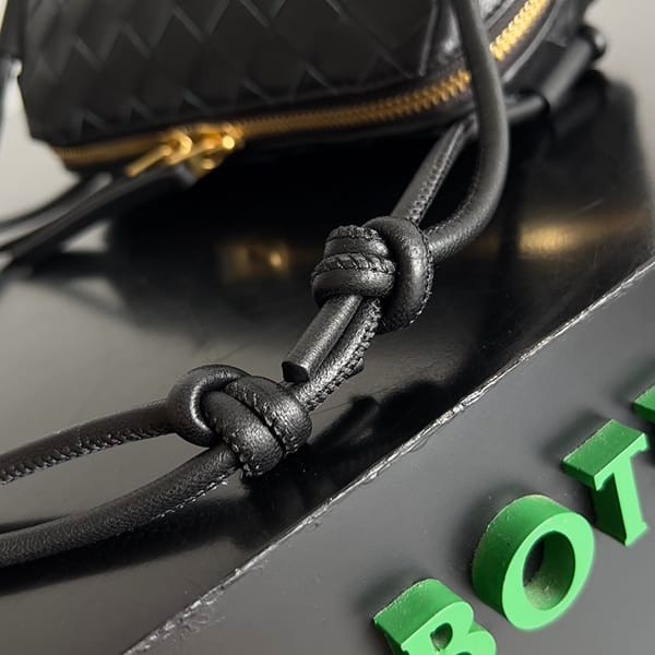 激安価格！ボッテガ ヴェネタ 偽物 イントレチャート コンサートポーチ バッグ boy36362