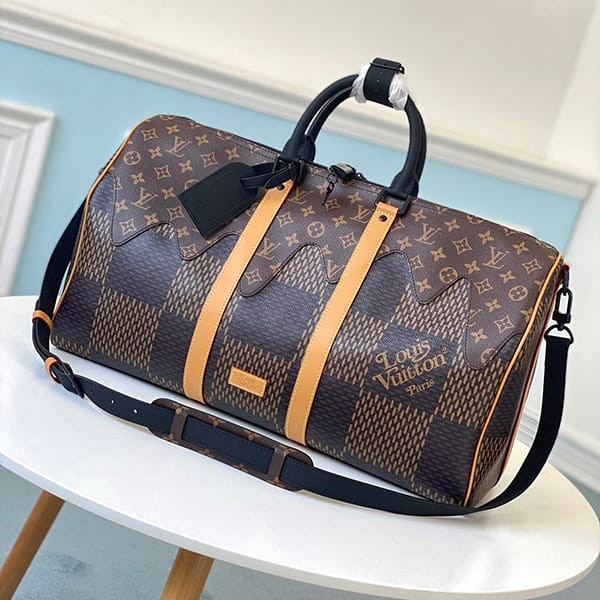 高級ブランドルイヴィトン スーパーコピー NIGO キーポル・バンドリエール50 N40360