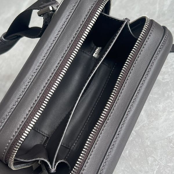 ロエベ Molded Sling 偽物 カーフスキン スリングバッグ B987W42X07