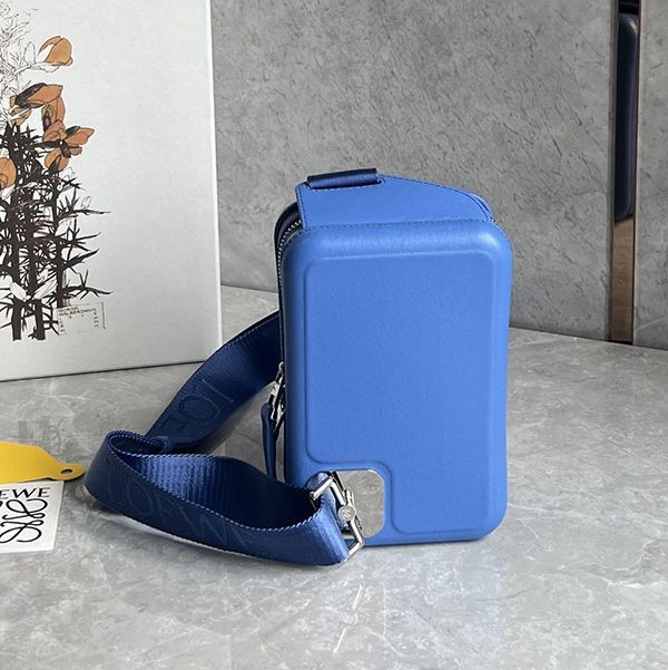数量限定！ロエベ Molded Sling コピー カーフスキン スリングバッグ B987W42X0