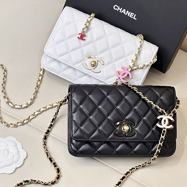 CCチャームがかわいい♡シャネル チェーンウォレット 偽物 AP3938