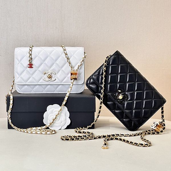 CCチャームがかわいい♡シャネル チェーンウォレット 偽物 AP3938