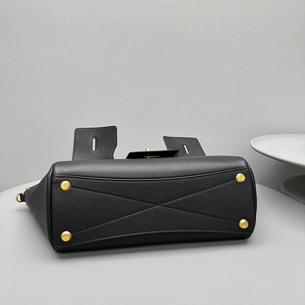 プレゼント最適バレンシアガ n級品 BEL AIR M ショルダー バッグ レザー ロゴ baz98300