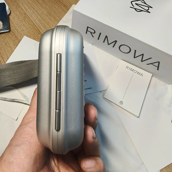 人気急上昇◆リモワ スリングバッグ 偽物◆アルミニウム製◆ユニセックス rif95079
