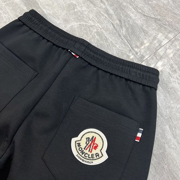 即発送 モンクレール スウェットパンツ ロゴパッチ moi68595