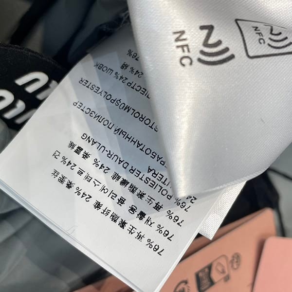 最安値挑戦ミュウミュウ 偽物 ロゴ入り バタヴィア パンツ > Tシャツ カットソー myq31674
