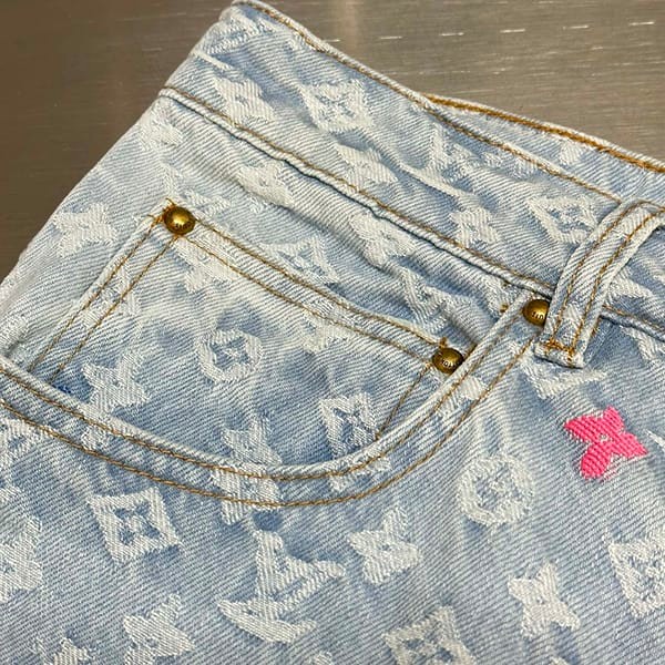 高級ブランドルイヴィトン フェイク モノグラムデニムパンツ 1AFRY0