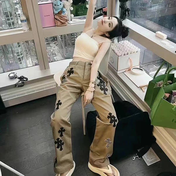 クロムハーツ コピー セメタリークロスパッチ デニム パンツ Kua52486