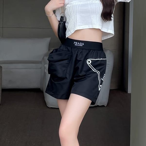 絶対欲しい！プラダ Re-Nylon shorts ショートパンツ レプリカ pun39109