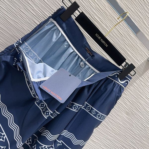 《By The Pool ☆フレアで大人可愛く》ルイヴィトン LV スカート ミディアム 1AFV44