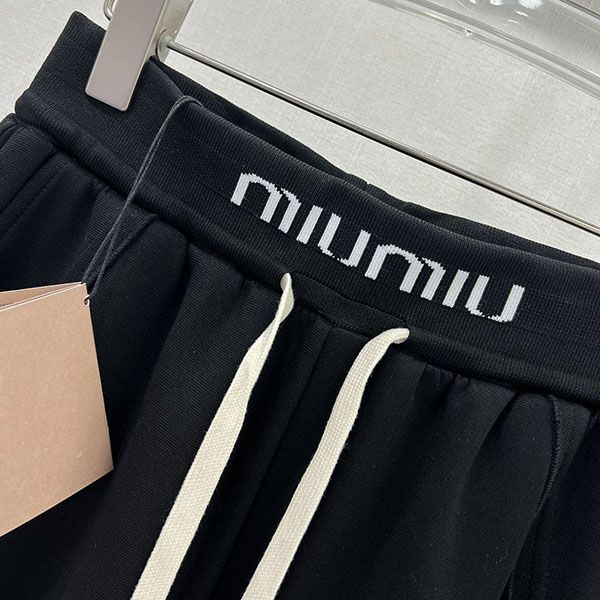 最新でオシャレ ミュウミュウ バックロゴ コットンジョギングパンツ n級 myh21579