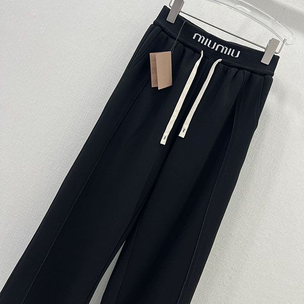 最新でオシャレ ミュウミュウ バックロゴ コットンジョギングパンツ n級 myh21579