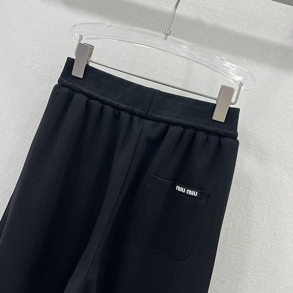 最新でオシャレ ミュウミュウ バックロゴ コットンジョギングパンツ n級 myh21579